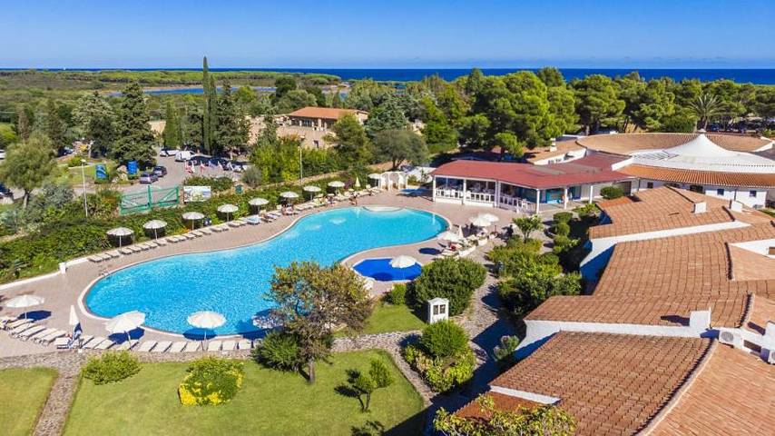Vakantiepark voor 4 personen, with kinderzwembad and terras as well as tuin and zwembad op Sardinië