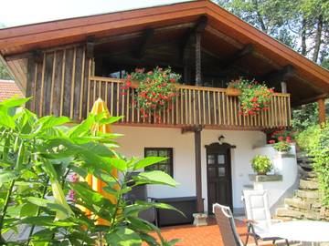 Ferienhaus für 4 Personen, mit Ausblick und Garten in Böbrach