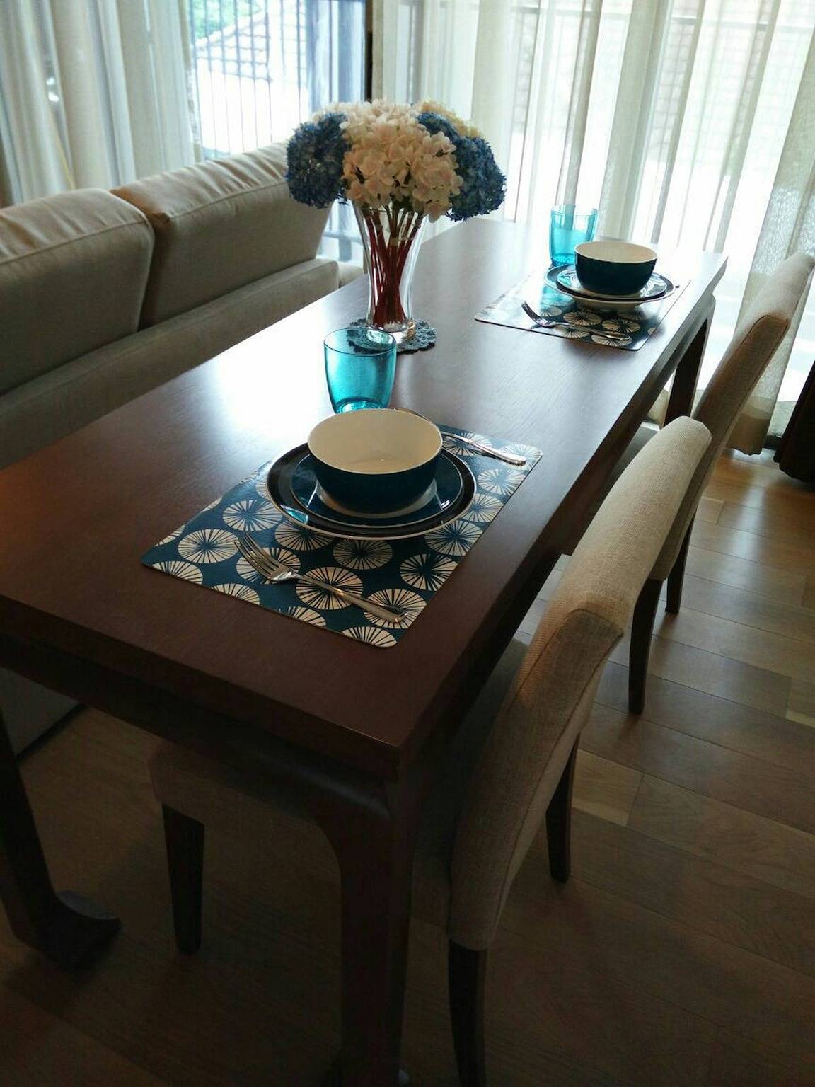 Entire apartment, S39- 1 Bedroom Downtown Apt with Balcony and Pool in Watthana District, Bangkok