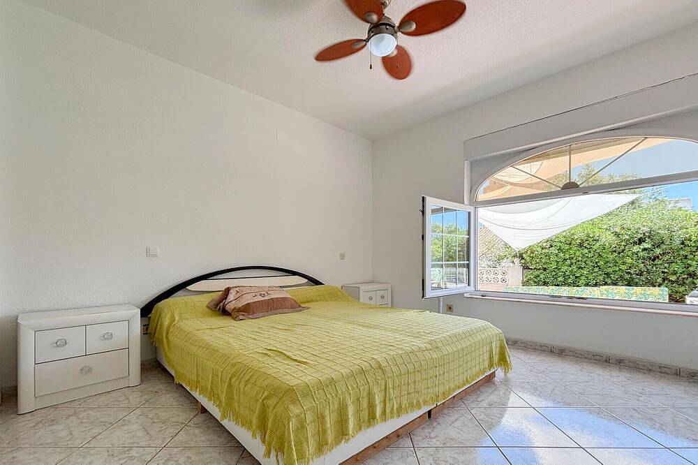 Cozy home in Cartagena with private swimming pool, can be inside or outside in La Manga del Mar Menor, Carthagène