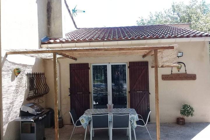 Location de vacances pour 6 personnes, avec Terrasse ainsi que Jardin et Piscine à Saint-Julien-de-Cassagnas