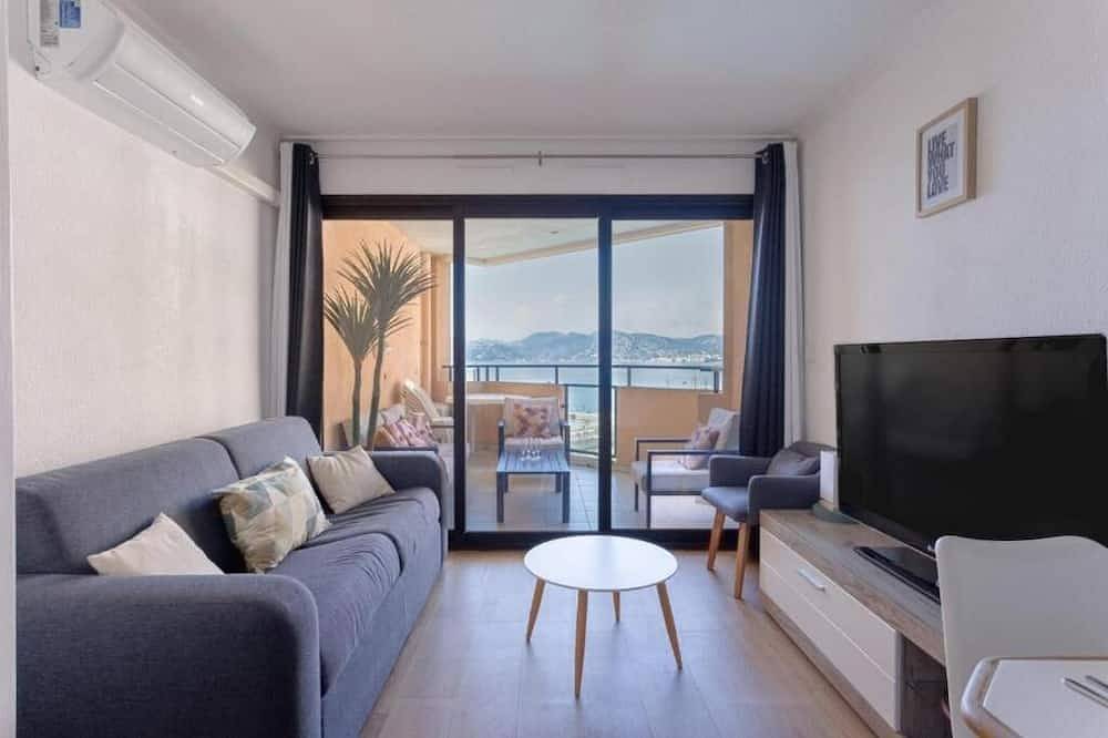 Ganze Wohnung, L'Azur avec terrasse vue mer et piscine accessible in Cannes La Bocca, Cannes
