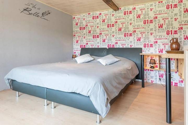 Location de vacances pour 9 personnes, avec jacuzzi ainsi que piscine et jardin à Beauraing - 2