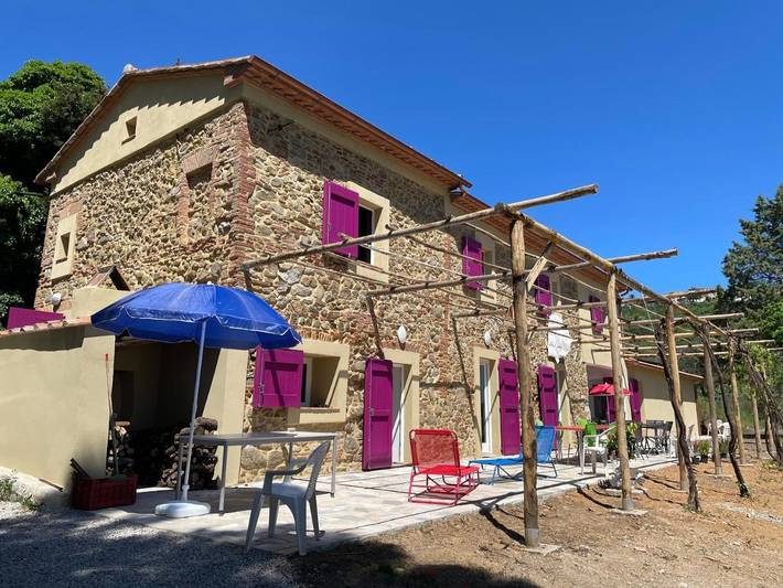 Agriturismo per 12 persone, con piscina e giardino nonché panorama, con animali domestici a Monterotondo Marittimo