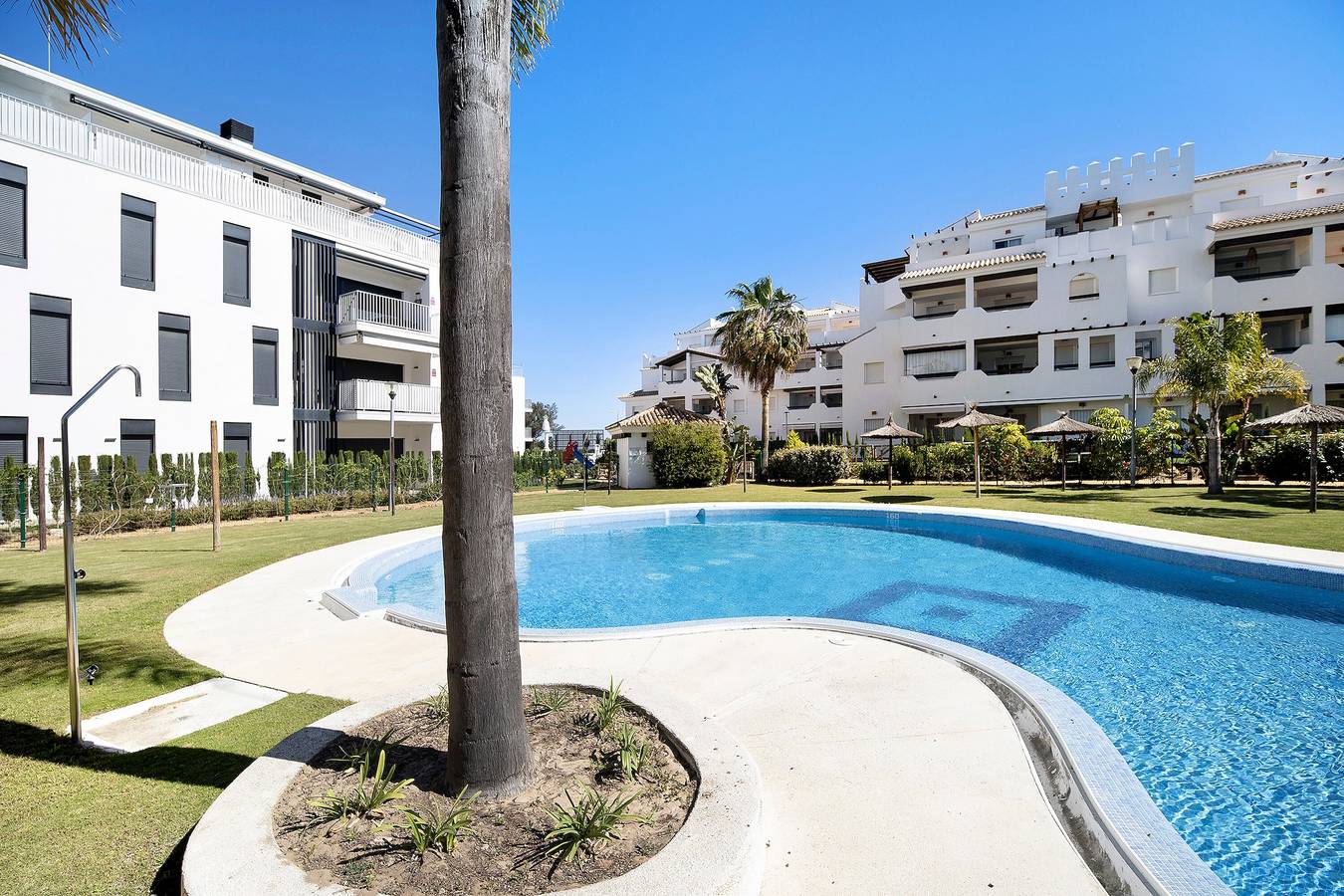 Apartamento entero, Apartamento Rota (Punta Candor) cerca de la playa con piscina, terraza y Wi-Fi in Rota , Costa de la Luz