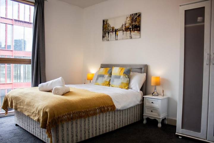 Ferienwohnung für 4 Personen, mit Seeblick und Ausblick sowie Balkon in Manchester