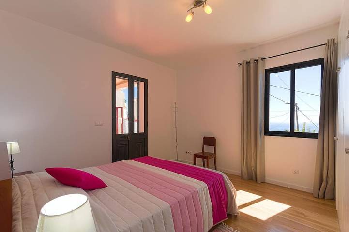 Home Araújo - (13090 / Al) fantastischen Blick auf das Dorf und den Strand von Ponta do Sol in Pináculo, Ponta do Sol