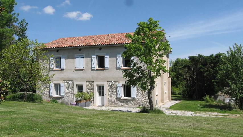 Gîte pour 6 personnes, avec terrasse à Saint-Germain-des-Prés (Midi-Pyrénées)