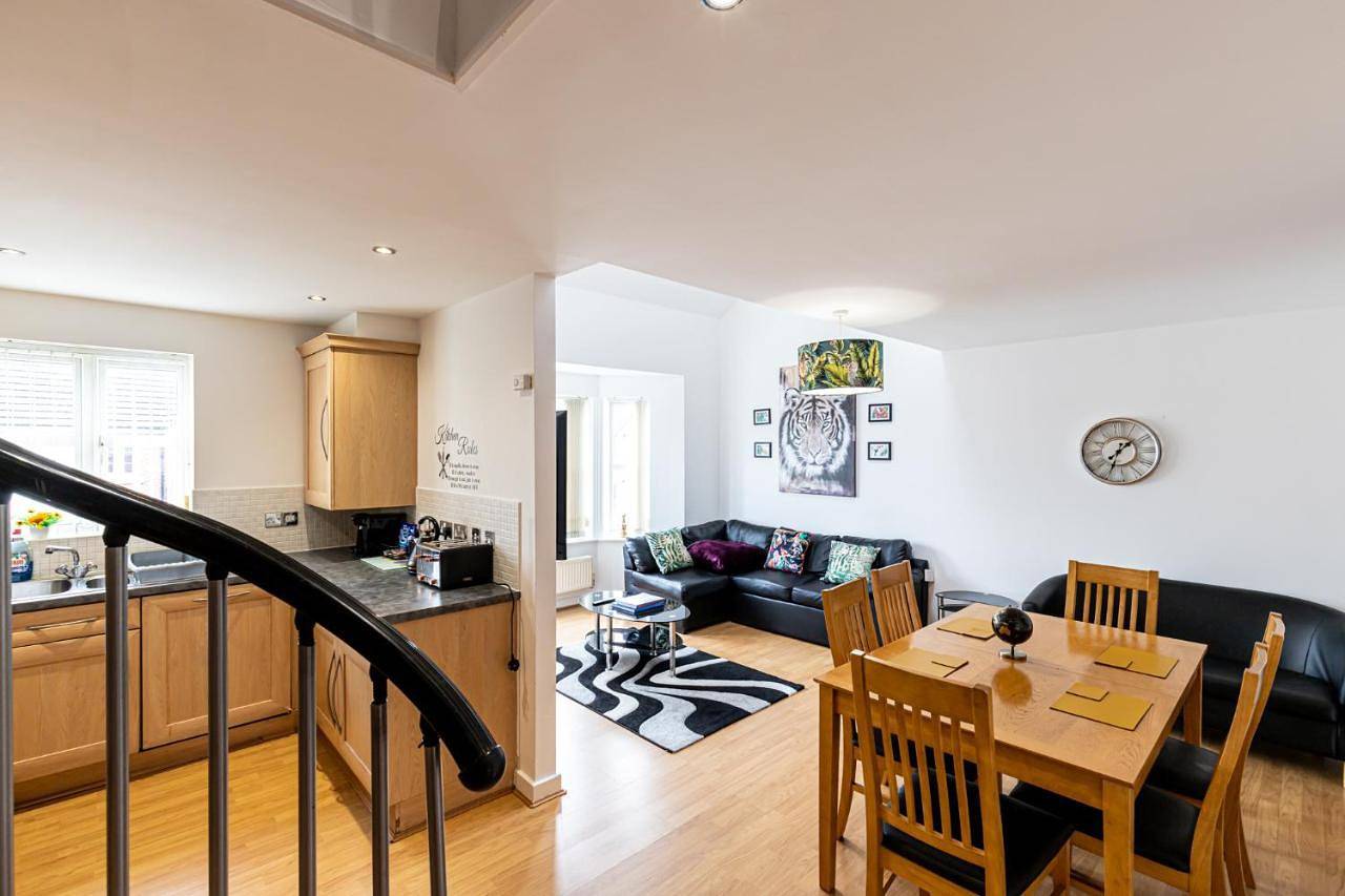 Entire apartment, Three-Bedroom Apartment in Warrington, Cheshire