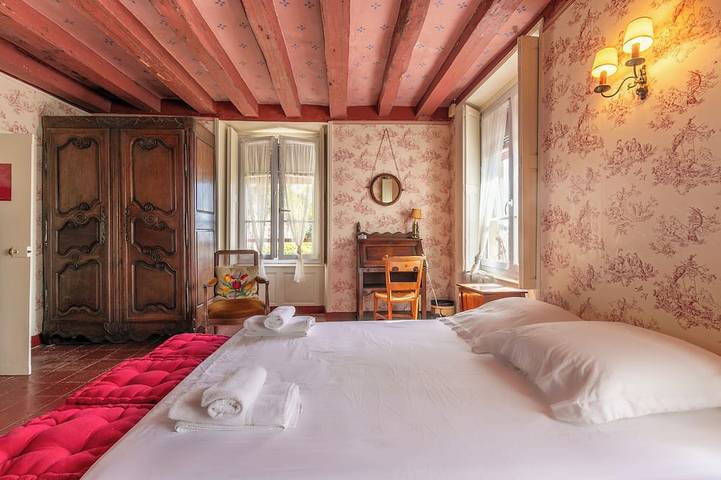 Location de vacances pour 10 personnes, avec terrasse et jardin à Nazelles-Négron - 4