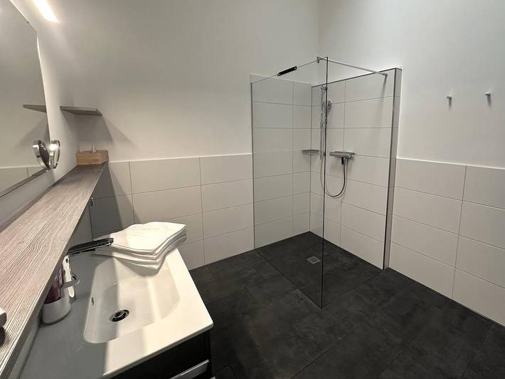 Ganze Wohnung, Komfortable Ferienwohnung mit überdachtem Balkon und moderner Ausstattung in Oberstaufen, Bayerisch Schwaben