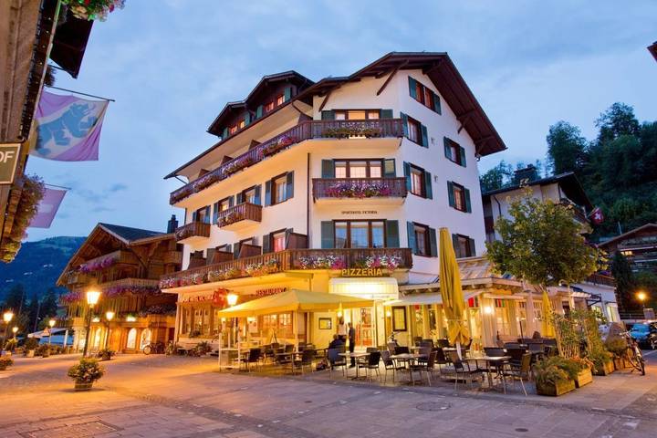 Hôtel pour 2 personnes, avec Balcon ainsi que Terrasse et Vue dans Gstaad