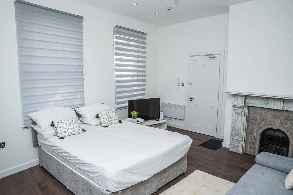 Entire apartment, Studio in Buckinghamshire with Secured Parking in Aylesbury, Buckinghamshire