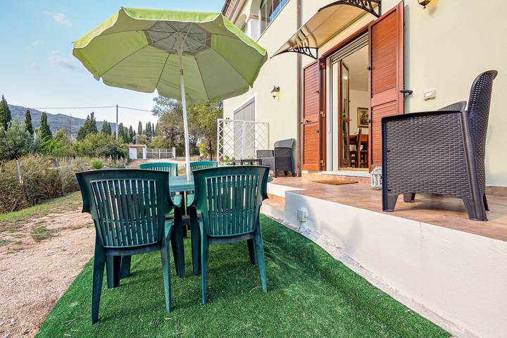 Appartamento intero, Appartamento 'Casa Elisa' con vista sulle montagne, Wi-Fi e aria condizionata in Padru, Barbagia