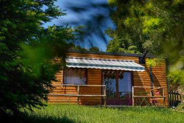Chalet pour 2 personnes, avec jardin et balcon dans Lozère