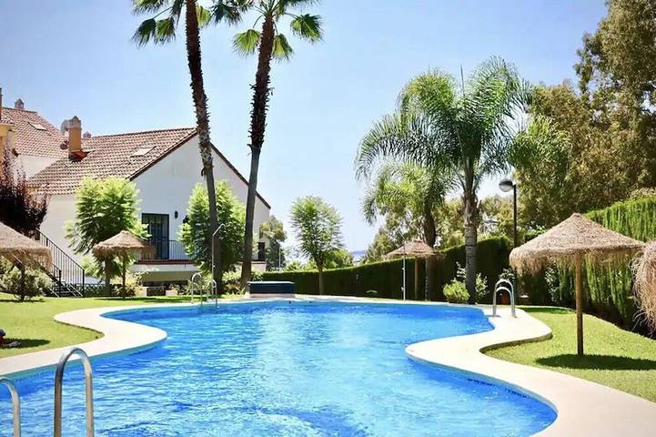 Chalet voor 11 personen, met zwembad en balkon, met huisdier in Benalmádena