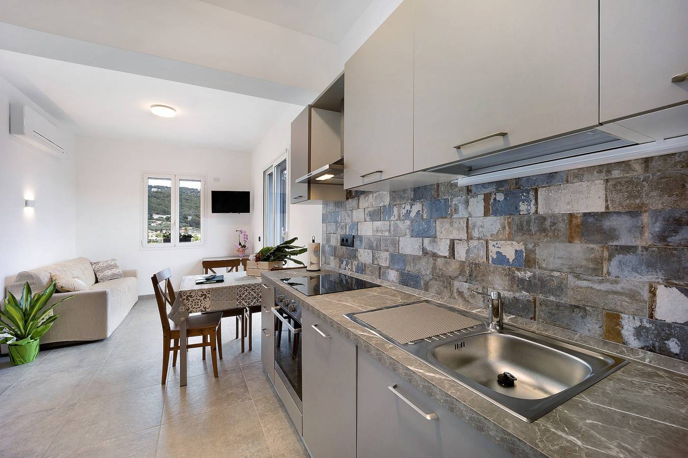 Apartamento entero, Apartamento vacacional "Antichi Ricordi - Le Giare" con 2 balcones, piscina compartida y Wi-Fi in Andora, Riviera di Ponente