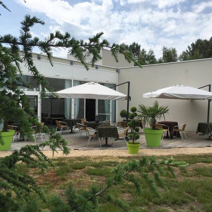 Hôtel, avec Balcon ainsi que Terrasse et Jardin