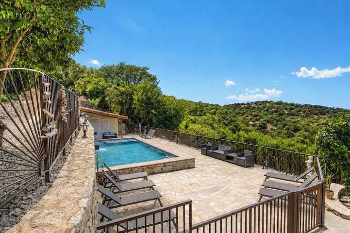 Location de vacances pour 4 personnes, avec Terrasse ainsi que Jardin et Piscine à Costa
