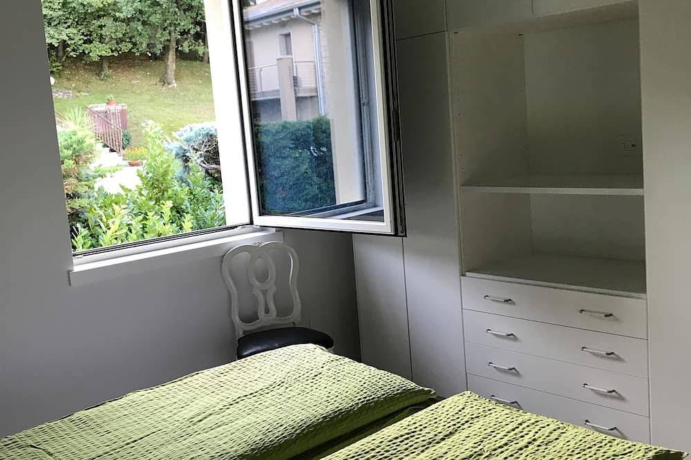 Ganze Wohnung, Der Dachboden der Villa Ca 'Bianca 16 in Torri del Benaco, Gardasee-Berge