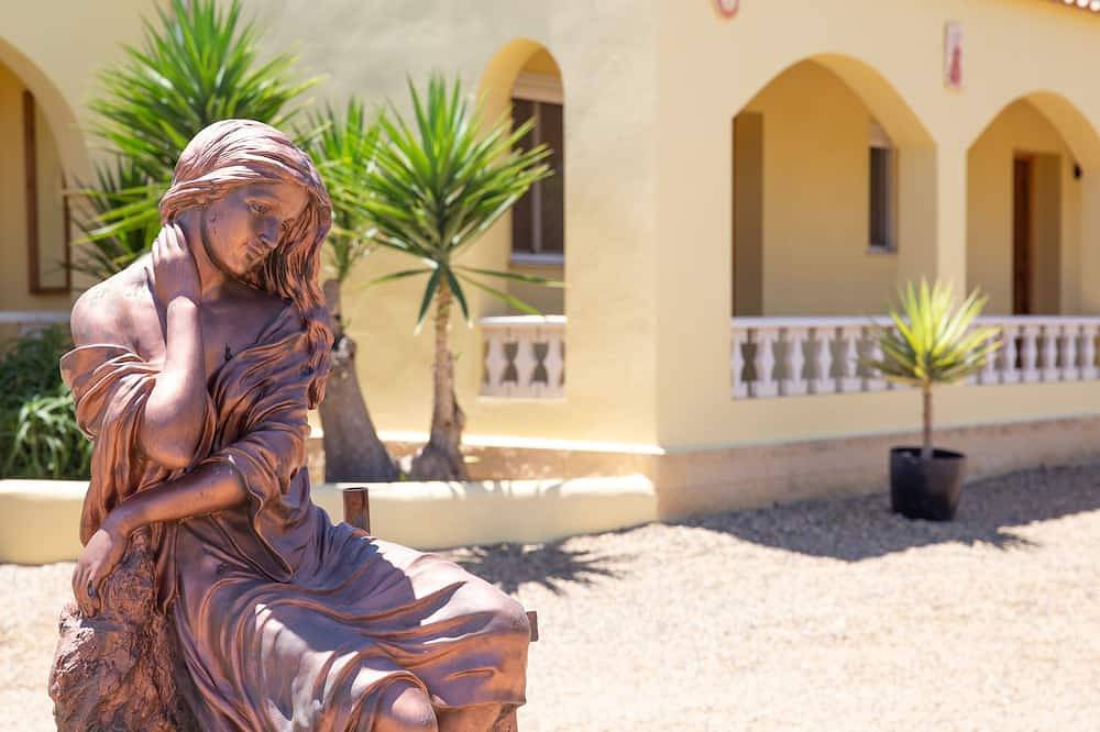 Casa Mari is a fabulous Villa with large swim pool, tennis,  Games Room, garden in Turre, Costa de Almería