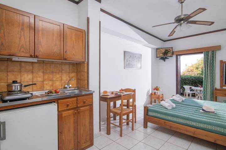 Appartement voor 2 personen, with Balkon/Terras and Tuin as well as Uitzicht in Chersonissos
