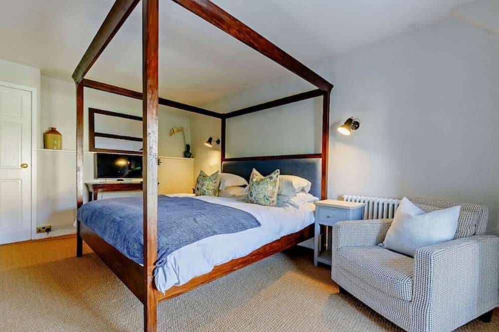 Ostlers - beautiful former Coaching Inn with parking and late Sunday checkout. in Burford, Oxfordshire