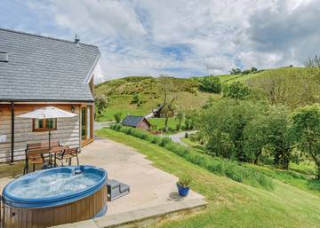 Chalet for 4 People in Mid-Wales, Powys, Photo 3