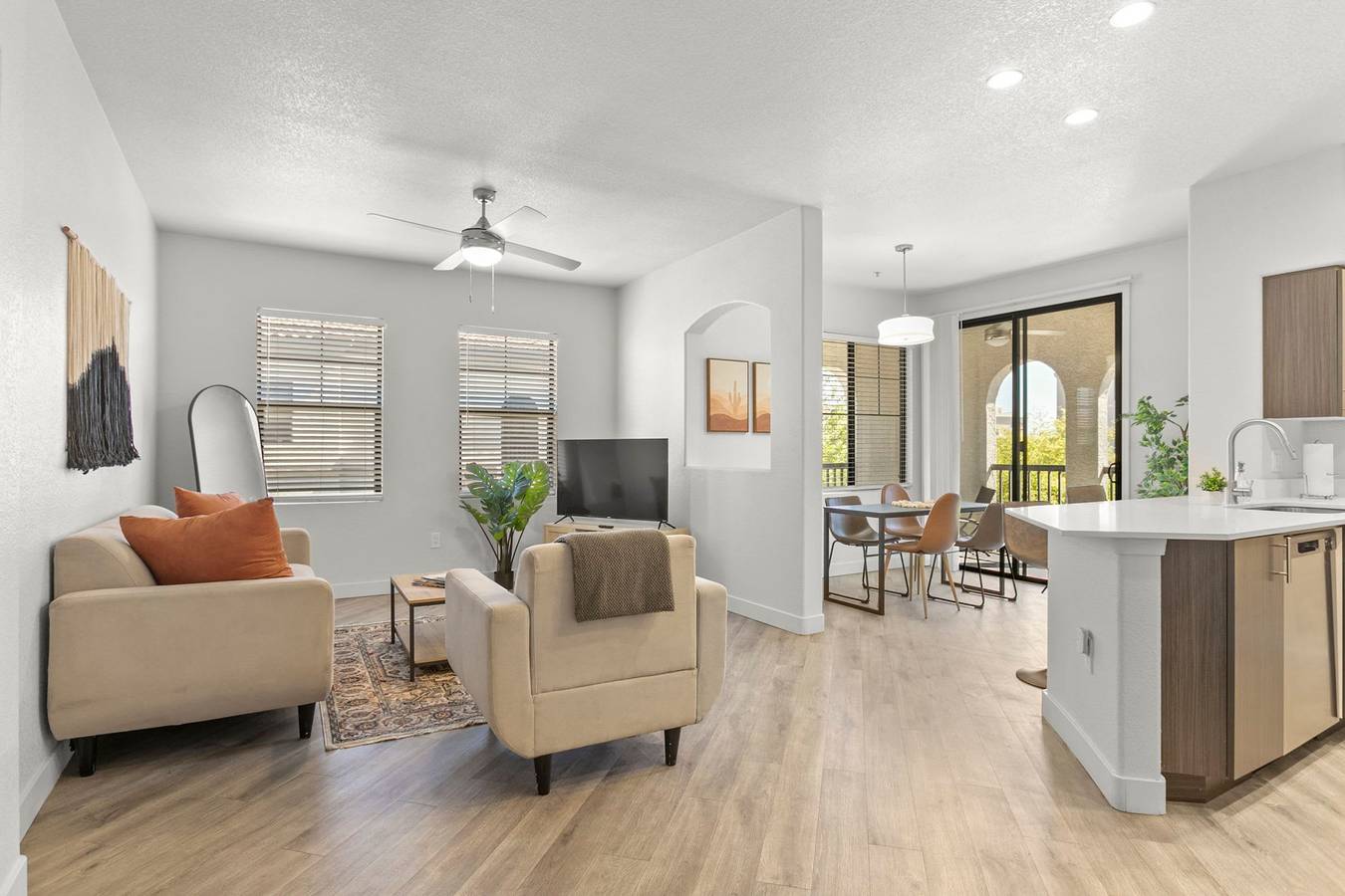 Ganze Wohnung, Cozysuites Glendale by the stadium w pool 16 in Glendale, Maricopa County