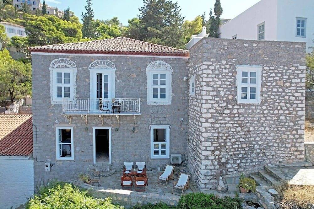 Hydra Seaside Serenity: Panoramic Sea & Sunset Views in Hydra