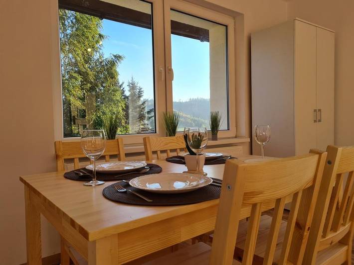 Apartament wakacyjny dla 4 osób, z sauna i basen oraz ogród i widok, zwierzęta dozwolone w Malinka