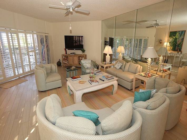 Vacation rental for 4 people, with pool and balcony in Longboat Key