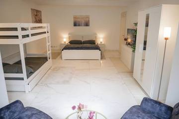 Apartment for 6 People in Cologne, Rhineland, Photo 1