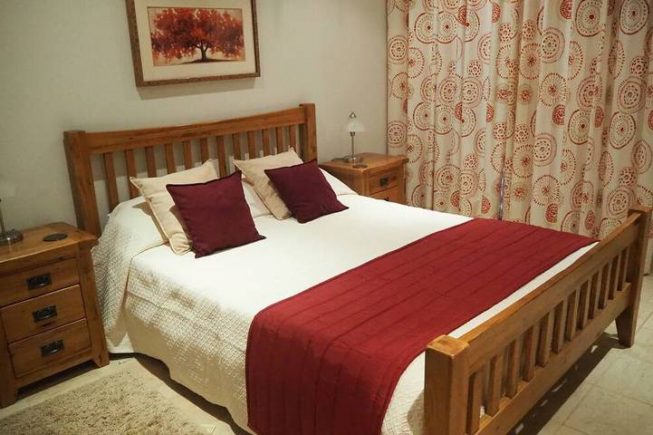 Atemberaubende 3 Schlafzimmer Reihenhaus, nahe dem Pool, in der Ansicht, Salema in Salema, Budens