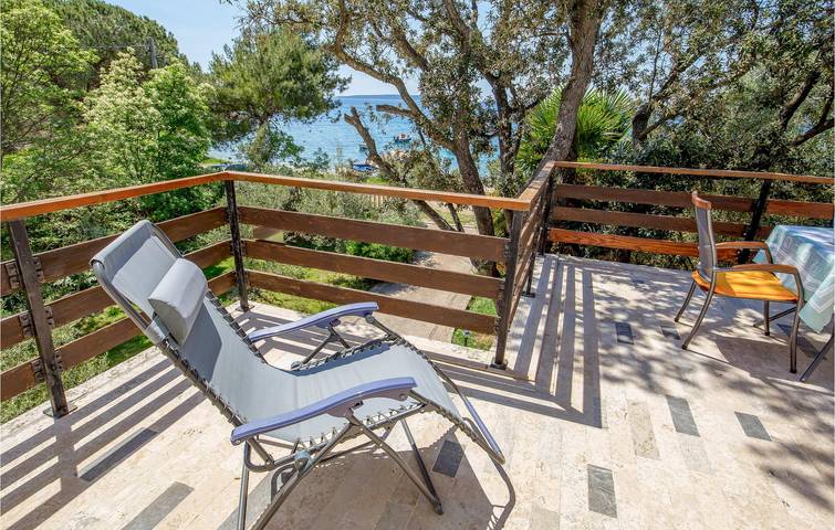 Ferienwohnung für 8 Personen, mit Terrasse und Garten, mit Haustier auf Cres - 4