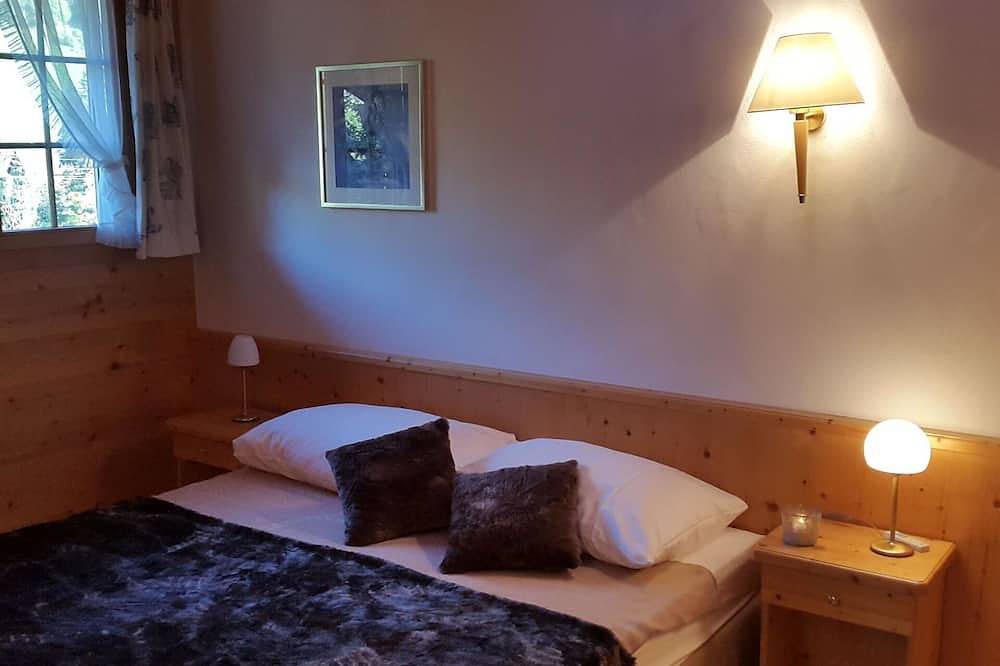 Ganze Wohnung, Gemütliche Wohnung für 4 Gäste mit  W-Lan, Tv und Balkon in Grund b. Gstaad, Saanen