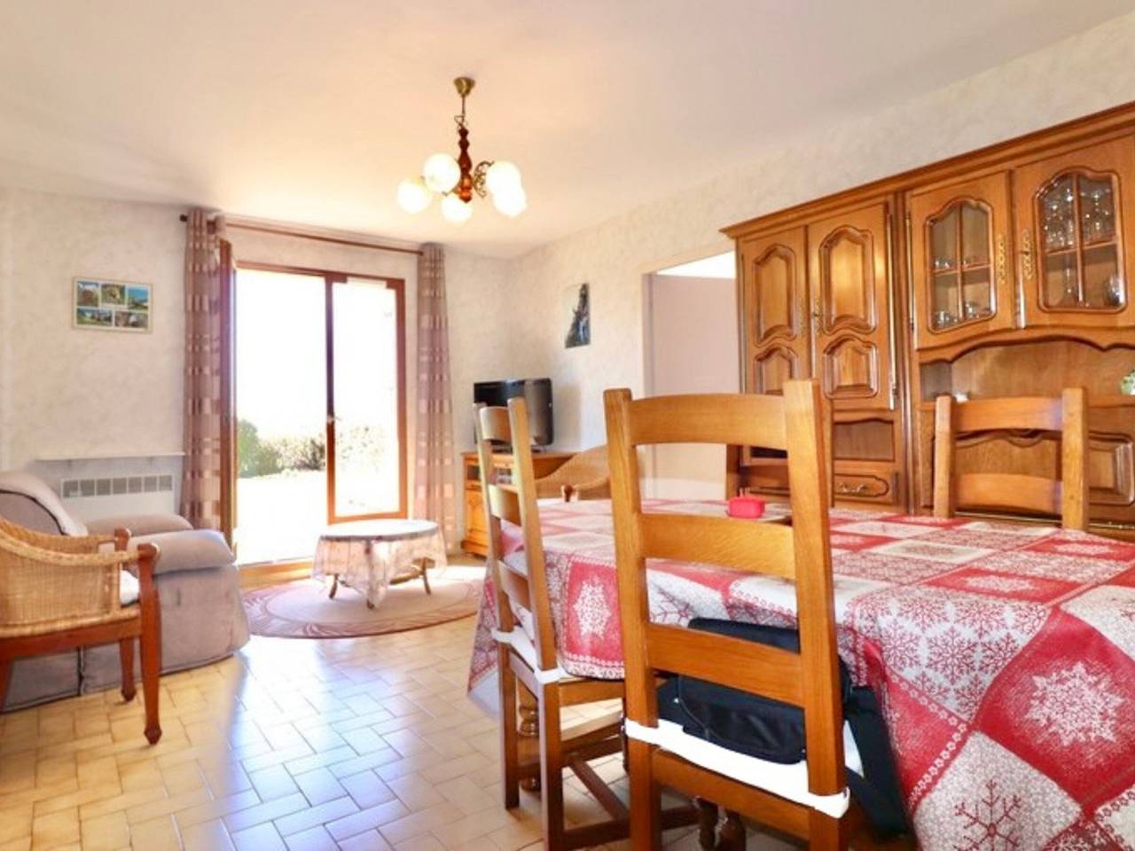 Entire apartment, Spacious Apartment with Private Garden and Parking in Quiet Area in Annecy-le-Vieux, Annecy (commune)