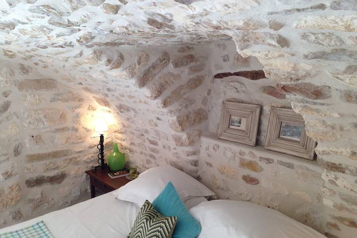 Gîte pour 3 personnes, avec terrasse, animaux acceptés à Euzet - 2