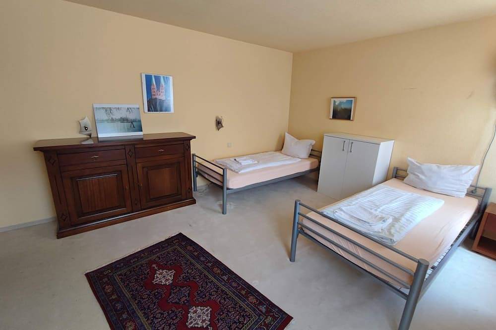 Ganze Wohnung, Penthouse - 2-Zimmer mit Klimaanlage und Terrasse in Rastatt, Nordschwarzwald