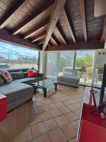 Ferienwohnung für 2 Personen, mit Ausblick und Pool sowie Terrasse in Mailand