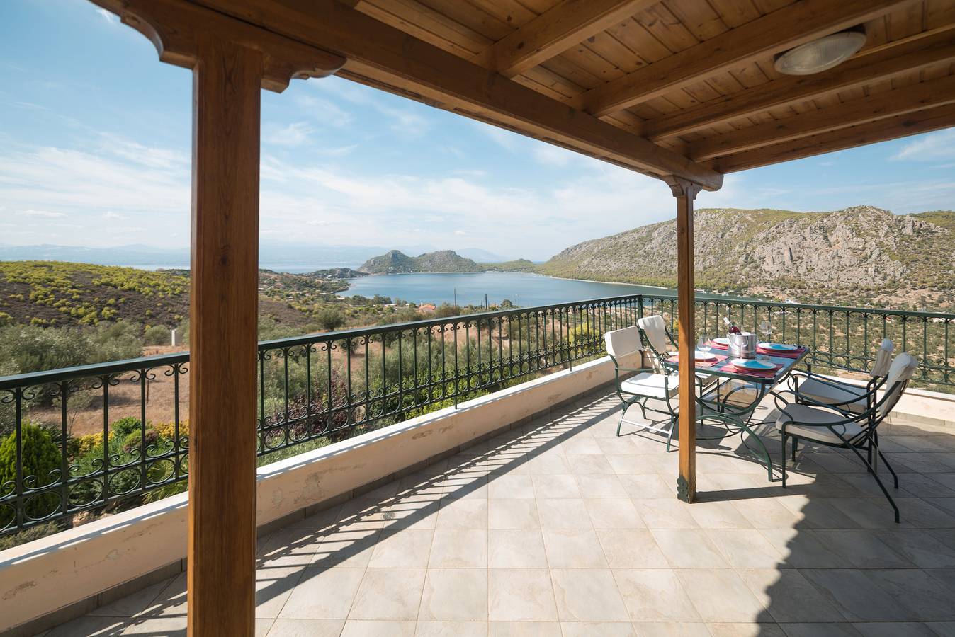 Ferienhaus „Billi's Loft“ mit Meerblick, Wlan und Klimaanlage in Loutraki-Perachora, Korinthia