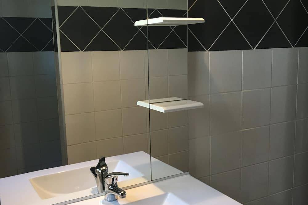 Gîte de groupe, 37 places, 13 chambres in La Romieu, Gers