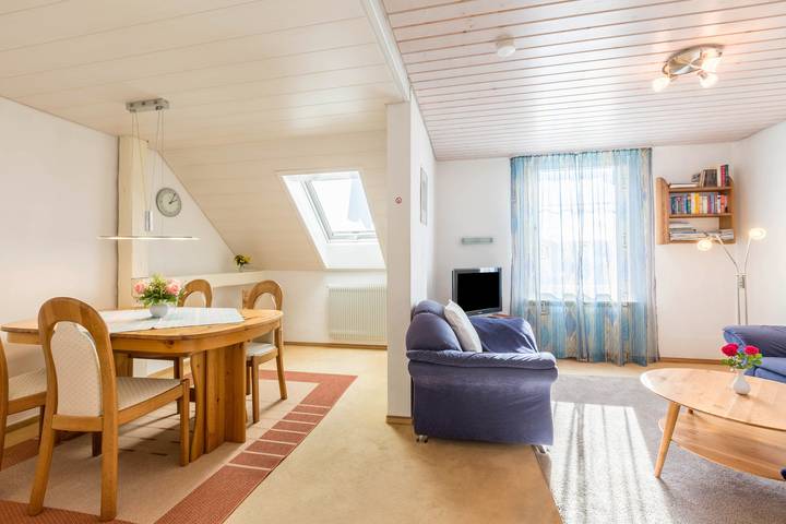 Ferienwohnung für 4 Personen, mit Garten und Seeblick