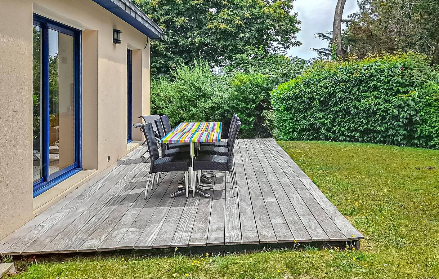 Strandnahe Unterkunft: 110 qm mit Parkplatz, TV, Pool und Garten in Erquy, Côte d’Émeraude