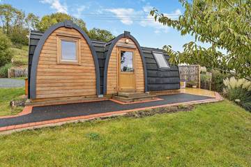 Camping for 2 People in Shropshire, Midlands, Photo 4