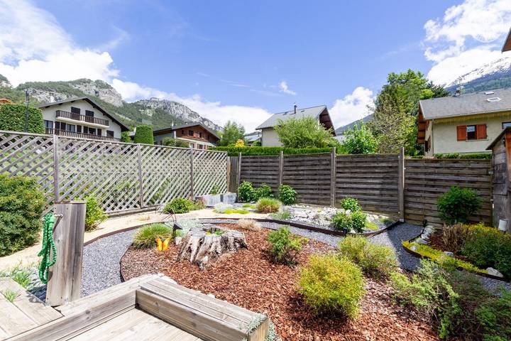 Gîte pour 4 personnes, avec jardin à Avrieux - 2