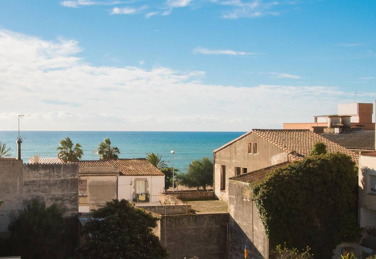 Apartamento entero, Blue Sea Apartment: con dos terrazas, vista a mar y al lado de la playa. in Canet de Mar, Costa del Maresme