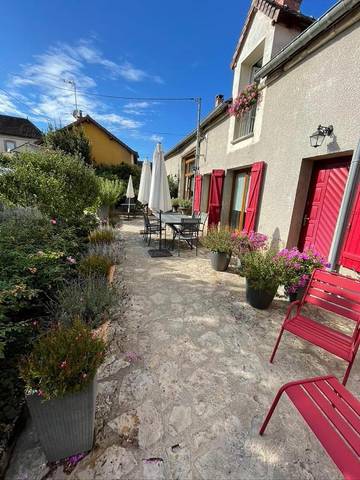Chambre d’hôte pour 2 personnes, avec jardin ainsi que jacuzzi et terrasse dans Yonne
