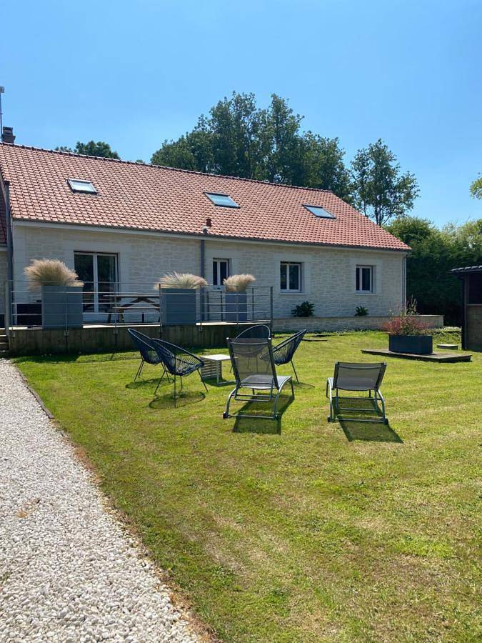Location de vacances pour 6 personnes, avec Terrasse ainsi que Jardin et Vue à Beuvrequen