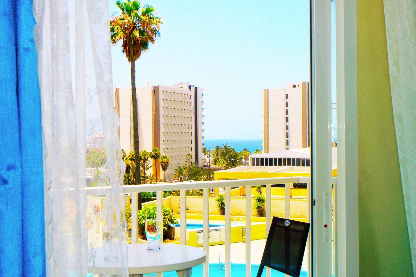 Apartamento entero, Apartamento de vacaciones para 4 personas con balcón in Playa de las Américas, Tenerife Sur